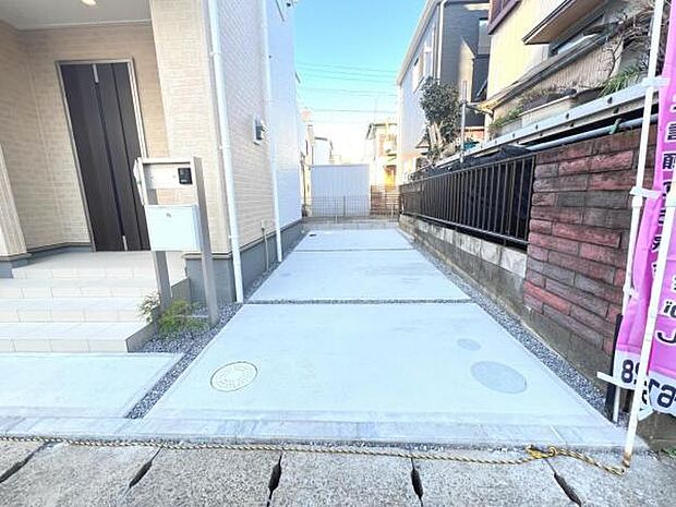 駐車場ももちろん完備しておりますのでお車所有の方にも心強いです。