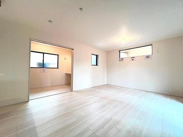 リビングダイニングになります。ご家族そろっての素敵な空間になりそうですね。