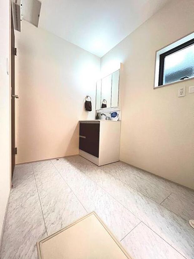 快適で清潔感がある脱衣スペースです。