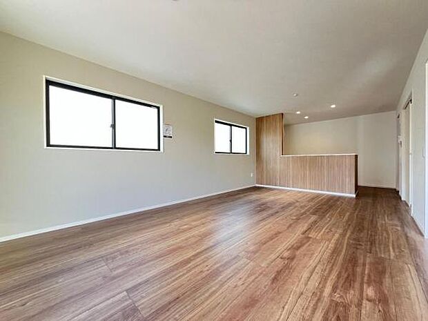 リビングダイニングになります。ご家族そろっての素敵な空間になりそうですね。