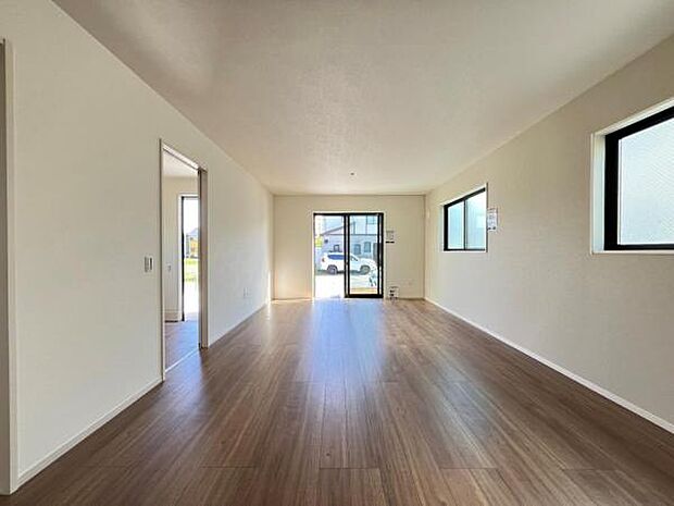 家族団らんの場所としてゆったりと居心地の良いリビングです。