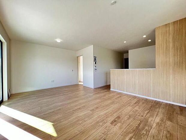 リビングダイニングになります。ご家族そろっての素敵な空間になりそうですね。