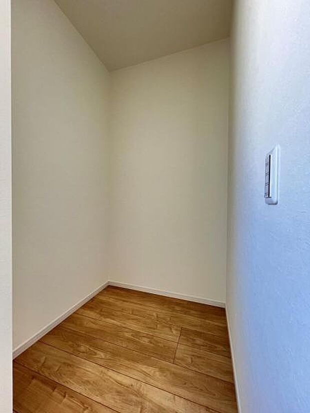 ウォークインクローゼット付きで収納も豊富。お部屋のスペースを有効的に使えそうですね。