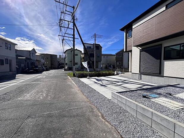 前面道路を含めた現地写真です。ぜひ周辺環境も併せてご覧ください。