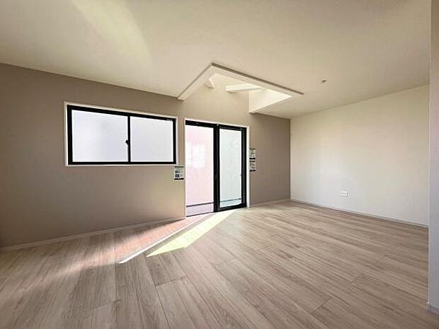 家族団らんの場所としてゆったりと居心地の良いリビングです。