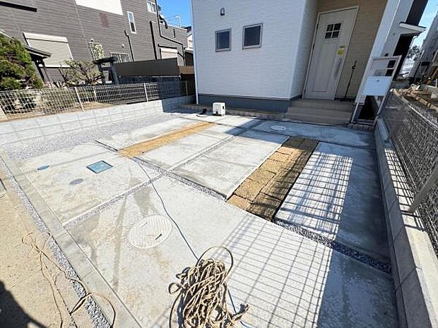 駐車場ももちろん完備しておりますのでお車所有の方にも心強いです。