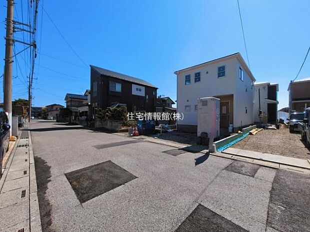 前面道路を含めた現地写真です。