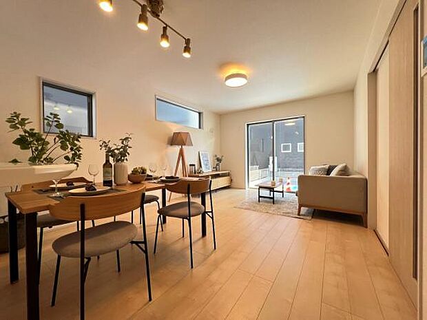 家族団らんの場所としてゆったりと居心地の良いリビングです。