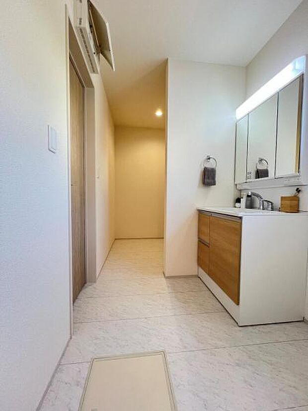 脱衣所は小さなお子様がいるご家庭にも重宝されます。