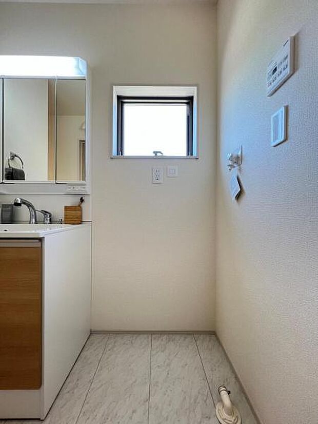 お天気を気にせずお洗濯ができ、室内干し可能です。