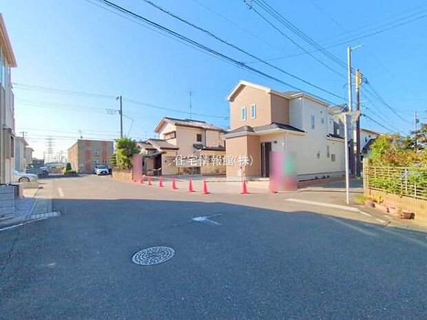 前面道路を含めた現地写真です。