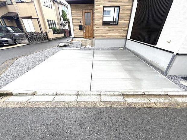 駐車場ももちろん完備しておりますのでお車所有の方にも心強いです。