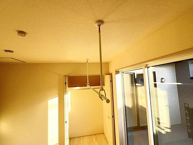 室内物干しが付いています。