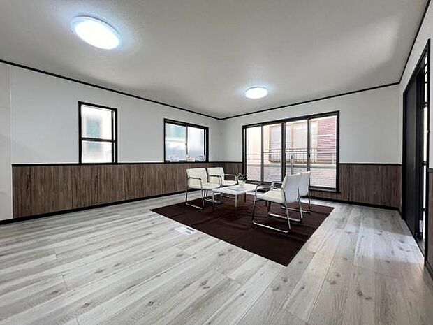 家族団らんの場所としてゆったりと居心地の良いリビングです。