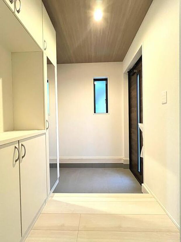 いつも気持ちよくご家族を迎えられる玄関です。