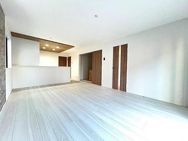 ご家族の温かい時間を演出するダイニングスペースです。