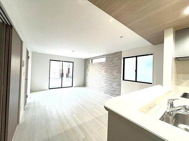 家族団らんの場所としてゆったりと居心地の良いリビングです。