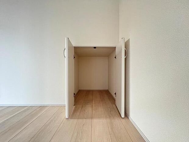 各部屋にクローゼットがあります。