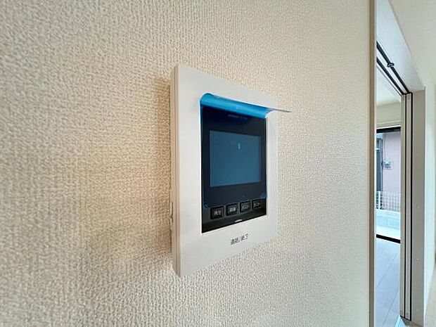 訪問者を確認できるTVモニター付きインターフォンです。