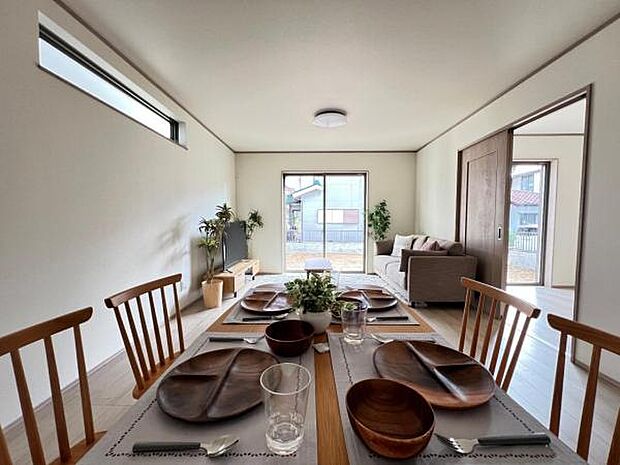 リビングダイニングになります。ご家族そろっての素敵な空間になりそうですね。