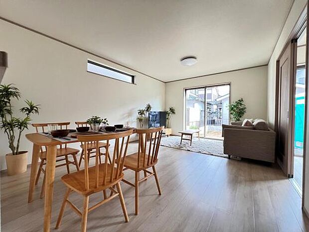 家族団らんの場所としてゆったりと居心地の良いリビングです。