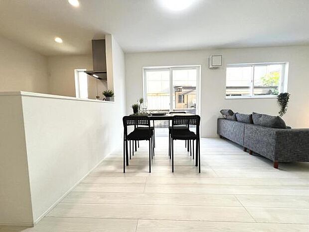 ご家族の温かい時間を演出するダイニングスペースです。