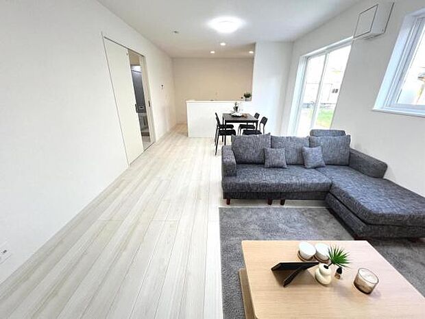 家族団らんの場所としてゆったりと居心地の良いリビングです。