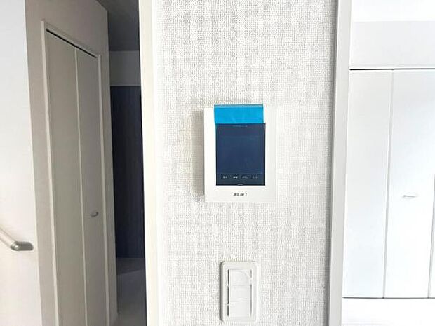 訪問者を確認できるTVモニター付きインターフォンです。