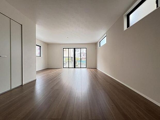 リビングダイニングになります。ご家族そろっての素敵な空間になりそうですね。