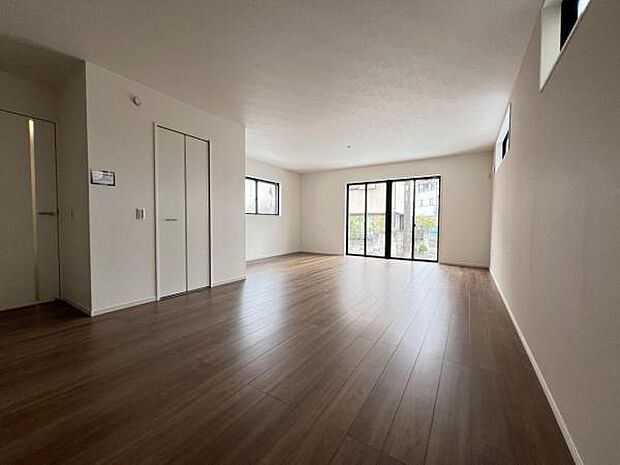 家族団らんの場所としてゆったりと居心地の良いリビングです。