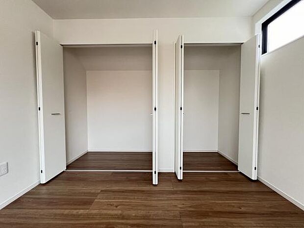 いつでもお部屋をスッキリお使い頂ける収納スペースを設置。