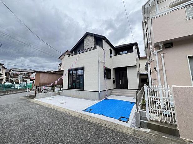 駐車場ももちろん完備しておりますのでお車所有の方にも心強いです。