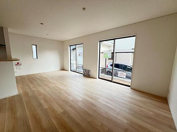 リビングダイニングになります。ご家族そろっての素敵な空間になりそうですね。