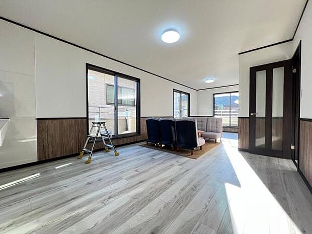 家族団らんの場所としてゆったりと居心地の良いリビングです。