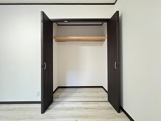 中の物を確認しやすく、取り出しやすい収納スペース。お部屋を広々とお使いいただけます。