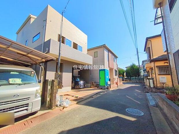 前面道路を含めた現地写真です。