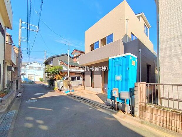 前面道路を含めた現地写真です。