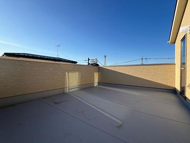 屋上庭園です。 お洗濯ものを気持ち良く太陽の光で干せるのが嬉しいですね。