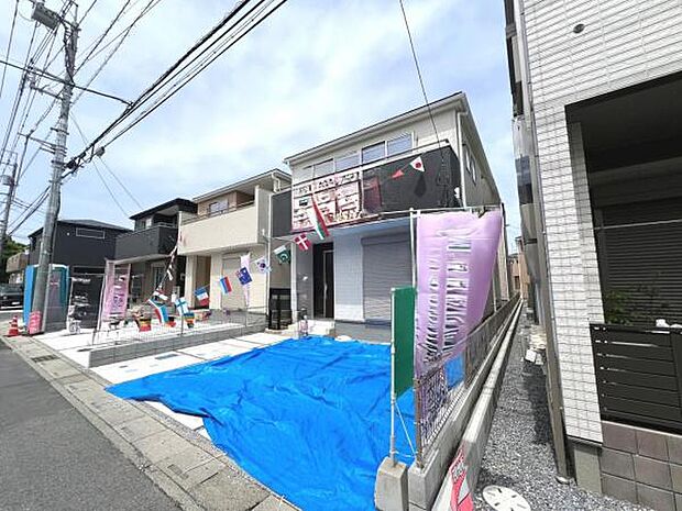 前面道路を含めた現地写真です。