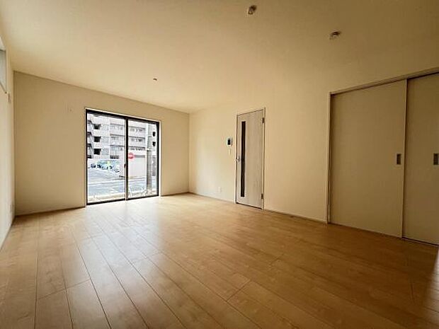 リビングダイニングになります。ご家族そろっての素敵な空間になりそうですね。