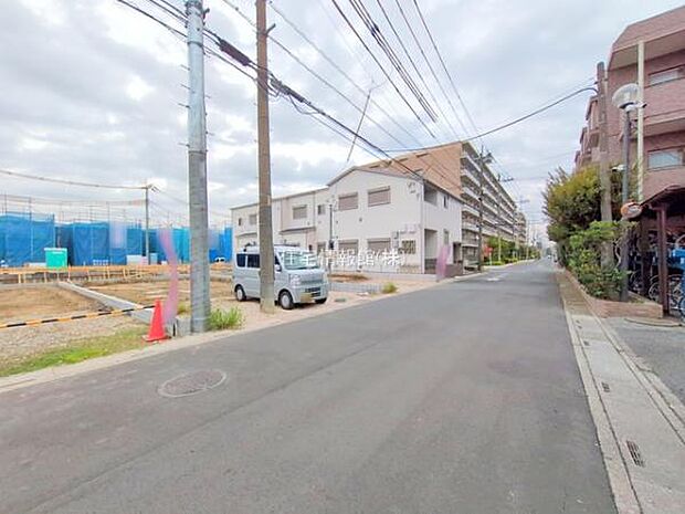 前面道路を含めた現地写真です。
