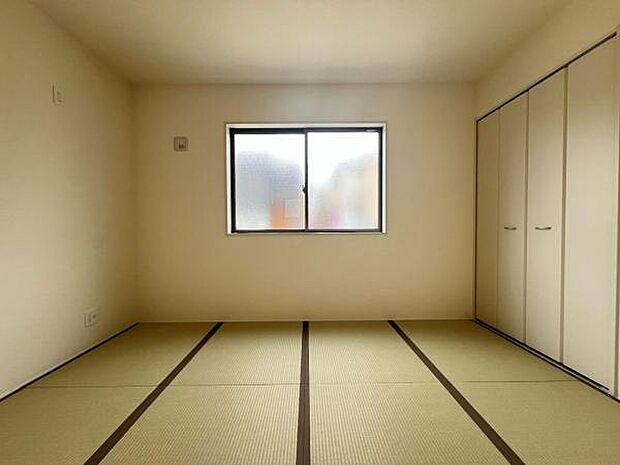 和室スペースです。畳のお部屋は寛げる空間ですね。