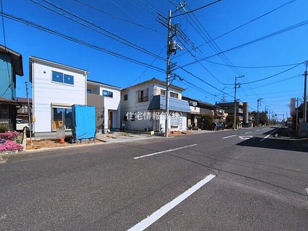 前面道路を含めた現地写真です。