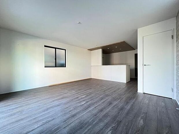 リビングダイニングになります。ご家族そろっての素敵な空間になりそうですね。