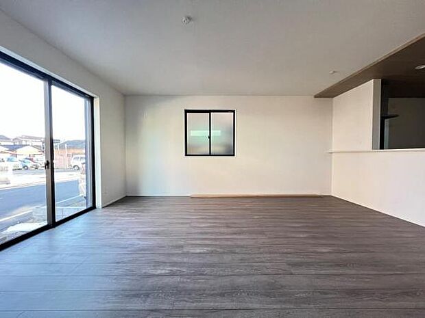 家族団らんの場所としてゆったりと居心地の良いリビングです。