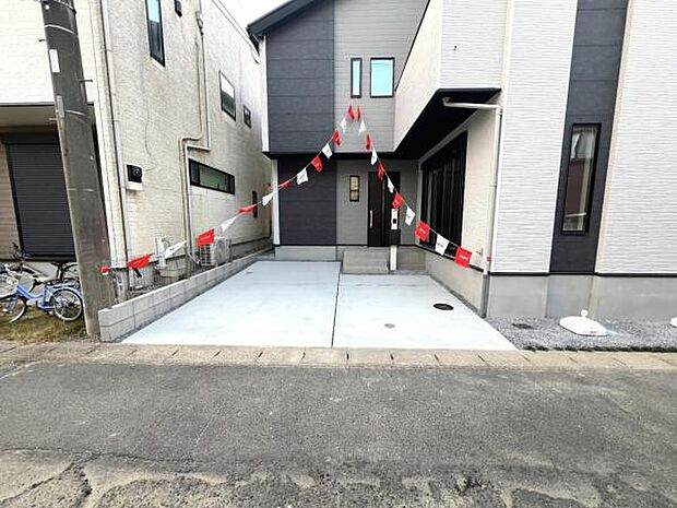 駐車場ももちろん完備しておりますのでお車所有の方にも心強いです。