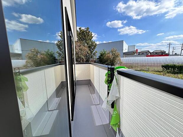 お洗濯ものを気持ち良く太陽の光で干せるのが嬉しいですね。