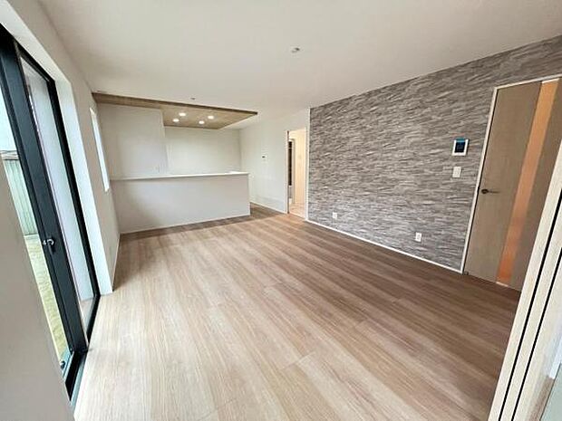 リビングダイニングになります。ご家族そろっての素敵な空間になりそうですね。