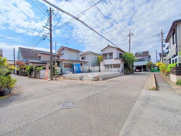 前面道路を含めた現地写真です。