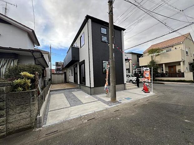 駐車場ももちろん完備しておりますのでお車所有の方にも心強いです。